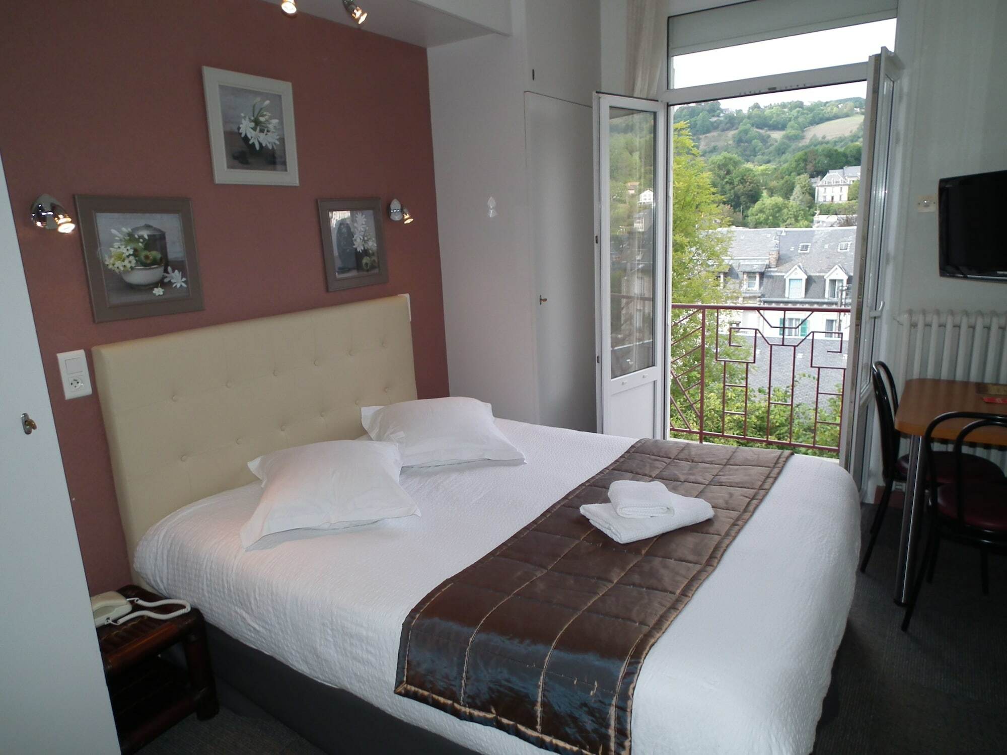 Hotel De L'Aviation La Bourboule Buitenkant foto